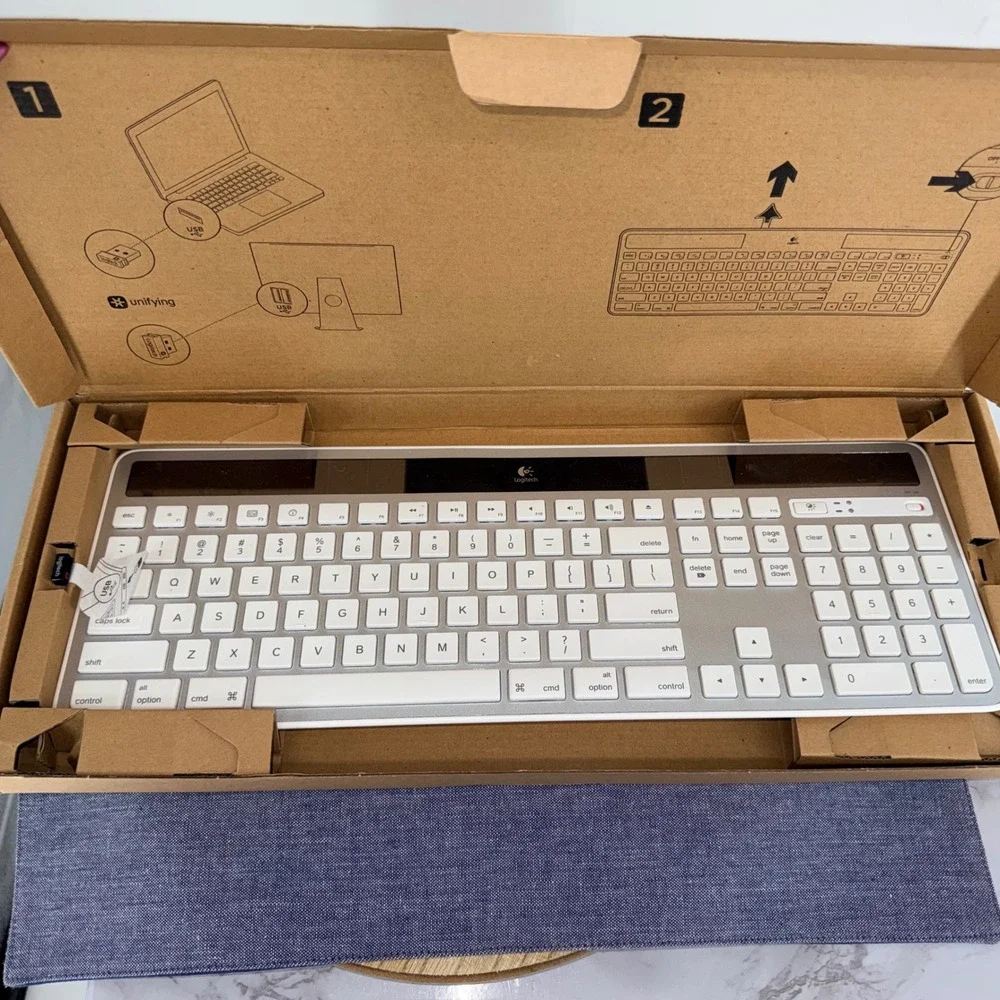 Logitech K750 Wireless Solar Keyboard Mac Silver White Y-R0016‎ Ultra Slim